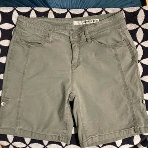 DKNY khaki Bermuda shorts cuff style pockets stretch green/grey button zip sz 4